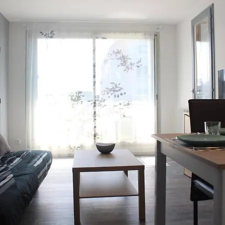 2 Pieces Avec Balcon Vue Mer, Et Port Au Pied, La Rochelle, 4 Couchages - Fr-1-246-268 *